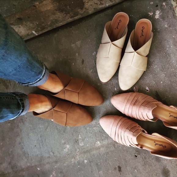 🆕️//The Agnes// brown mule flat - Picture 4 of 4